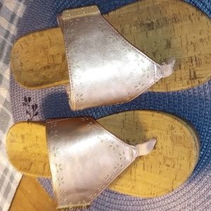 Vionic thong style wedge sandals